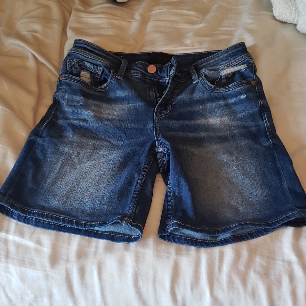 Buckle Black shorts.